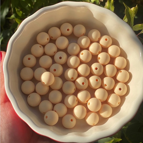 25 Qty 12mm 🍦Cream Color Silicone Beads - Picture 1 of 1